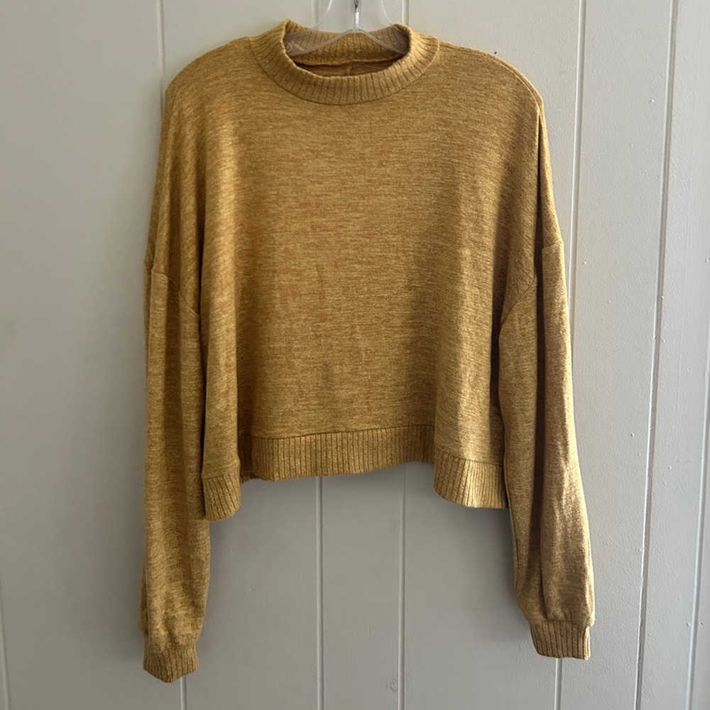 Women’s Sweater Size XL (cropped fit)
